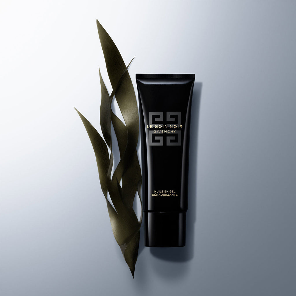 Le Soin Noir Oil In Gel Makeup Remover