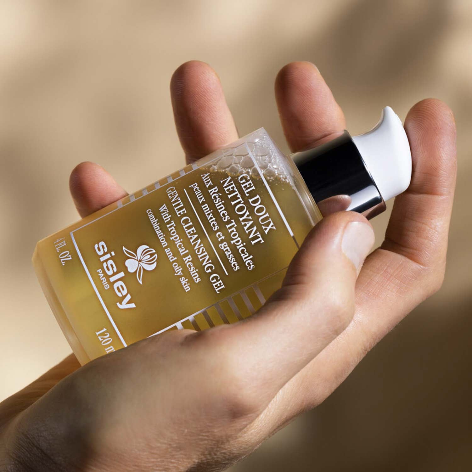 Gentle Cleansing Gel With Tropical Resins 120 ML